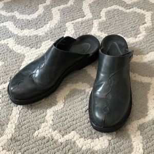 Clarks Size 9 Clogs